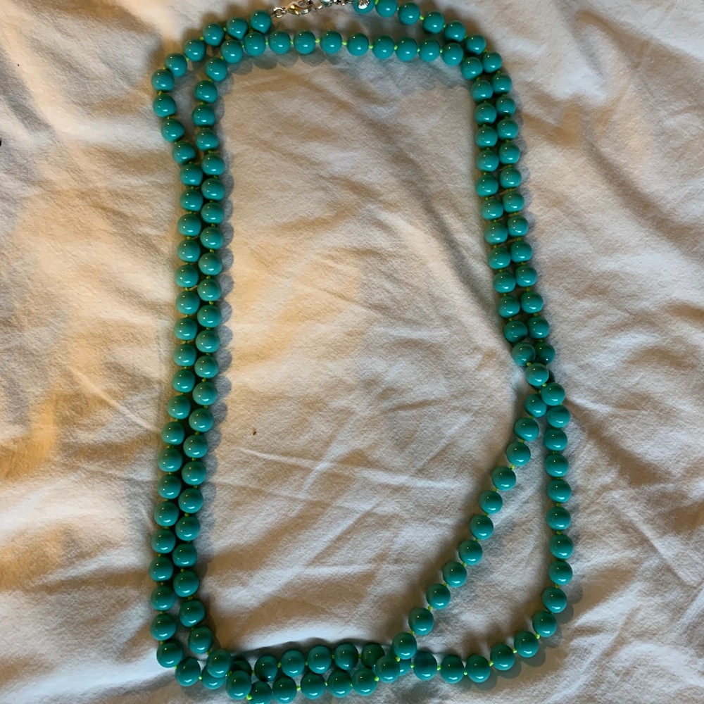 Gorgeous turquoise strand necklace